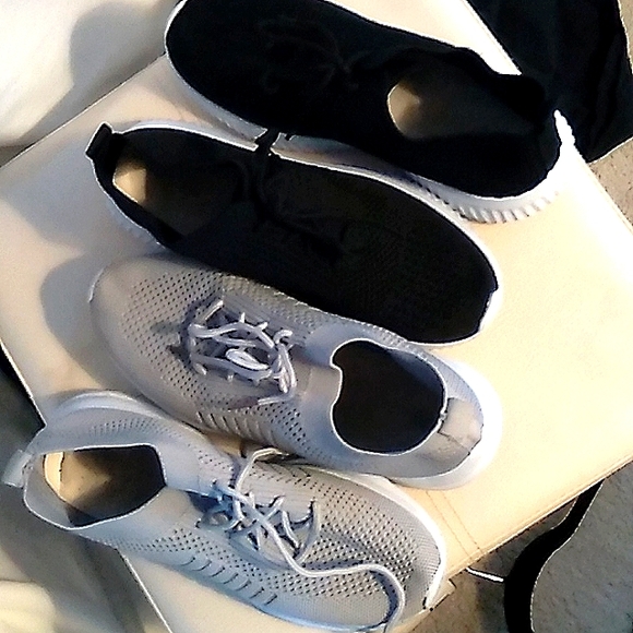 2 pairs of women's sz 39 open weave tennis shoes. One gray, one black - Picture 1 of 4